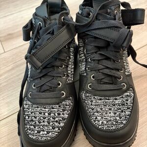 Stylish Black and Gray Women's Athletic Shoes